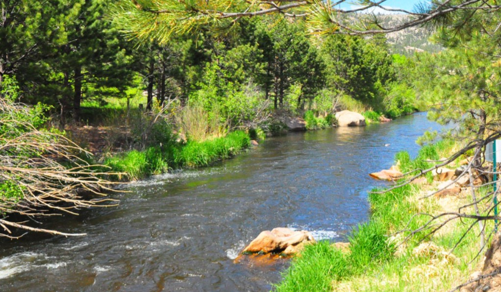 What Should You Know Before Booking an Estes Park Hotel or Motel?