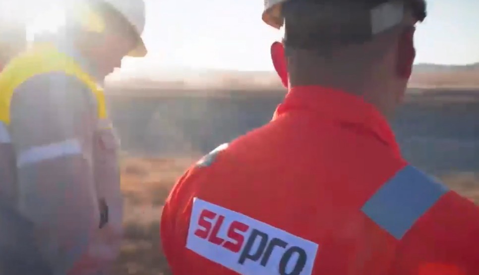 Robotic Arm vs Conveyor Belt – Features, Benefits, and Real-World Use